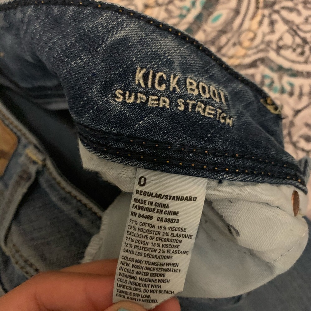 AMERICAN EAGLE JEANS
